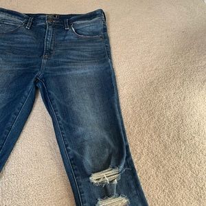 ONLY $15 Abercrombie cropped jeans w item $50+